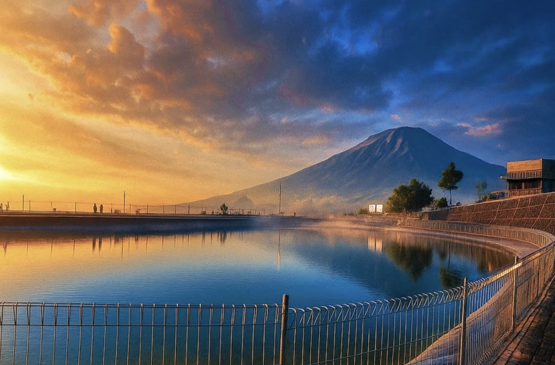 Pemandangan Gunung Sindoro dari Embung Bansari